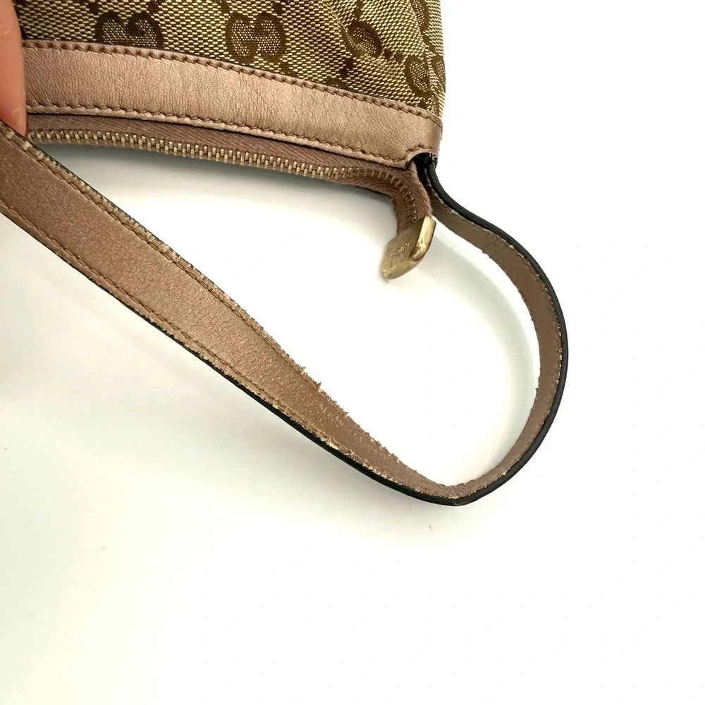Gucci Tan and Brown Monogram Heart Charm Pochette - Picture 9 of 12